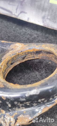 Правый рычаг Nissan Primera P11