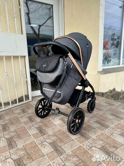 Коляска прогулочная Luxmom