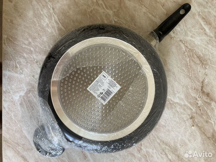 Сковорода с крышкой 28см