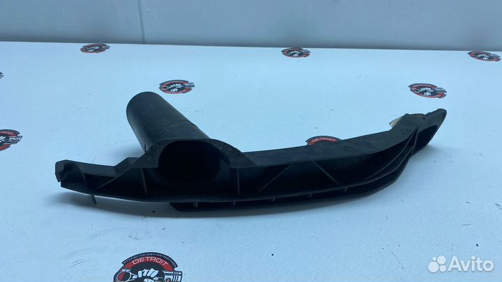 Кронштейн подфарный левый sailing L042011800L