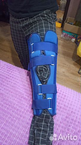 Коленный тутор с металлическими пластинами