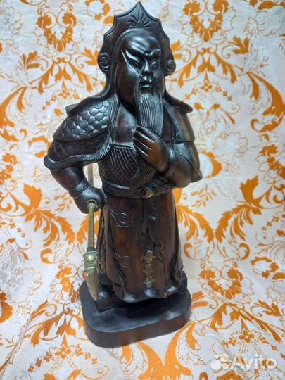 Старинная фигура Гуань Юй. Китай. 19 резьба дерево