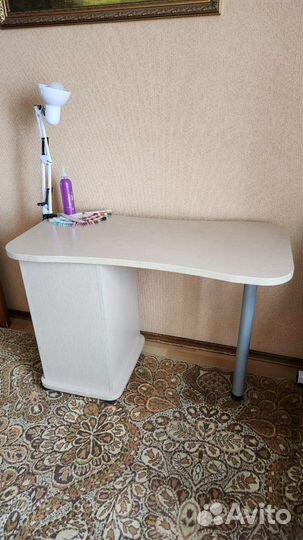 Продам маникюрный стол