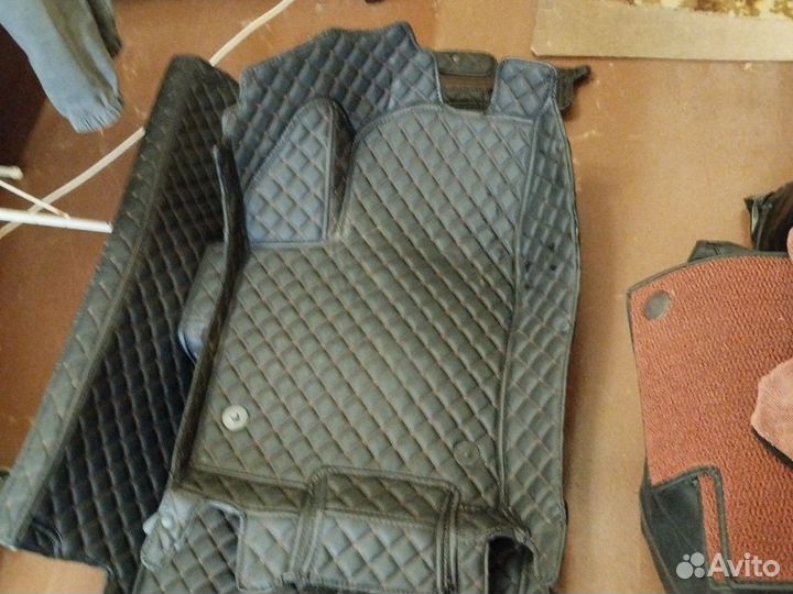 Коврики кожаные