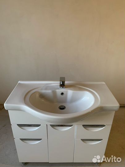 Раковина с тумбой