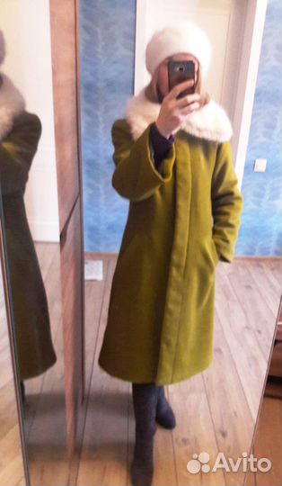 Пальто с меховым воротником