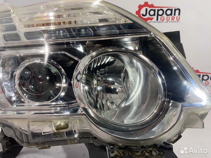 Фара галогеновая правая Nissan Xtrail NT31 MR20