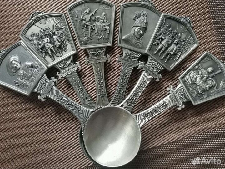 Антикварный набор ложек