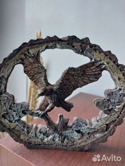 Статуэтка птички