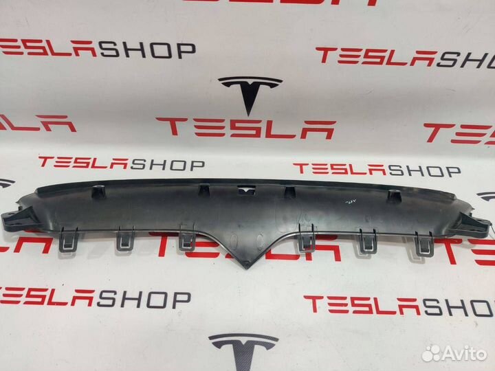 Накладка гриля бампера переднего верхняя Tesla