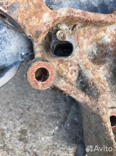 Кулак поворотный задний правый,ступица VW-Фольксв