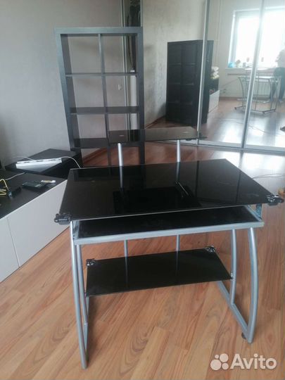 Компьютерный стол стеклянный