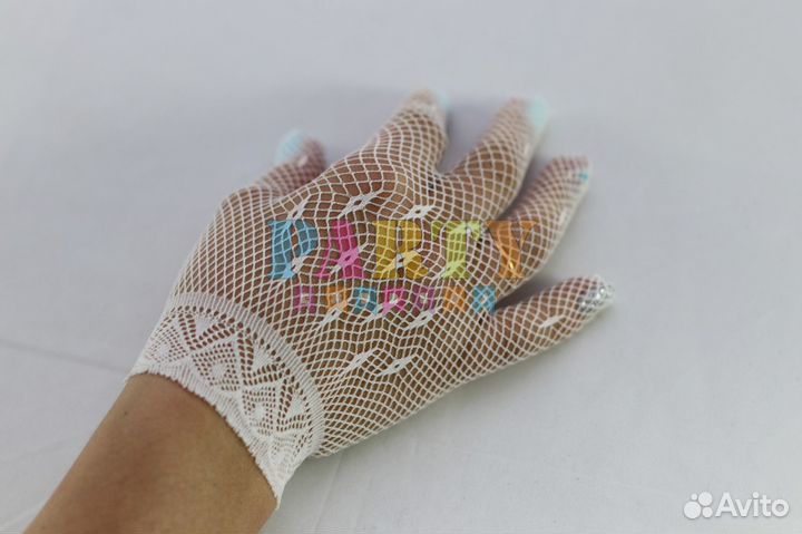 Перчатки белые короткие