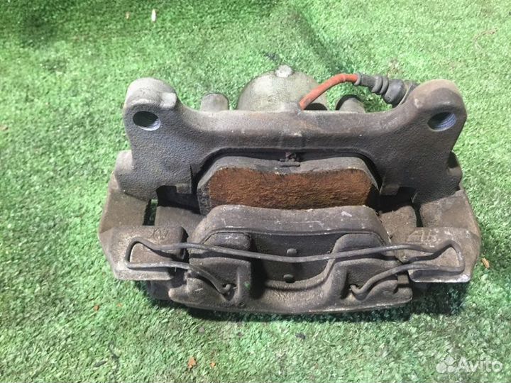 Тормозной суппорт передний левый Volkswagen Passat