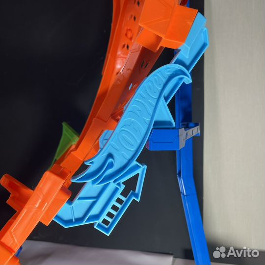Трек Hot Wheels Вертикальная восьмерка