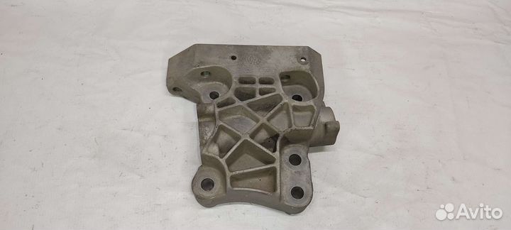 Кронштейн двигателя правый 2.0TD AJ200 RR Evoque