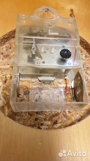 Отдам - Часы настенные СССР - янтарь