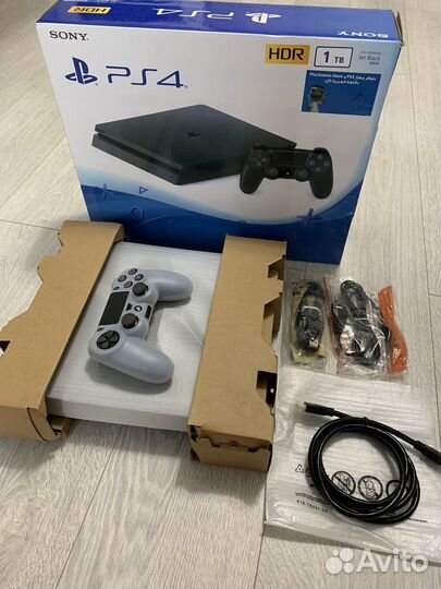 Игровая консоль PlayStation 4 Slim 1TB CUH-2218B