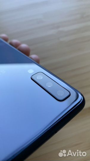 Samsung Galaxy A7 (2018), 4/64 ГБ