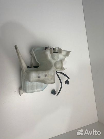 Бачок стеклоомывателя передний Toyota Camry V70