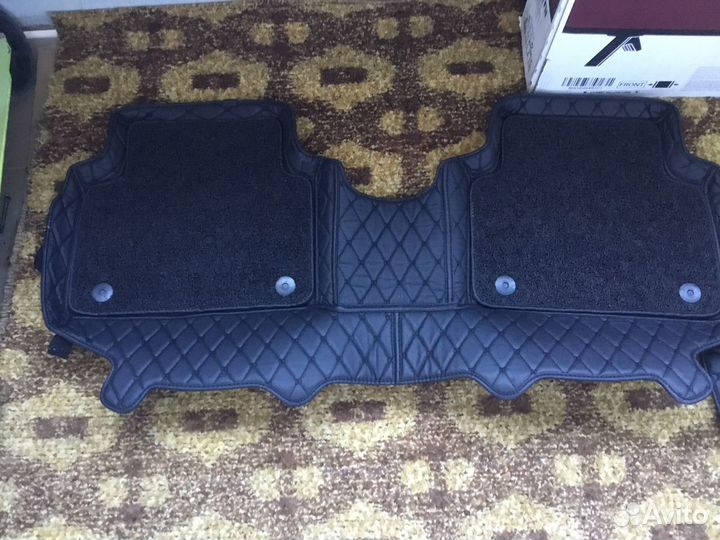 Комплект автомобильных ковриков