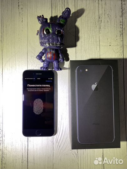 iPhone 8, 64 ГБ
