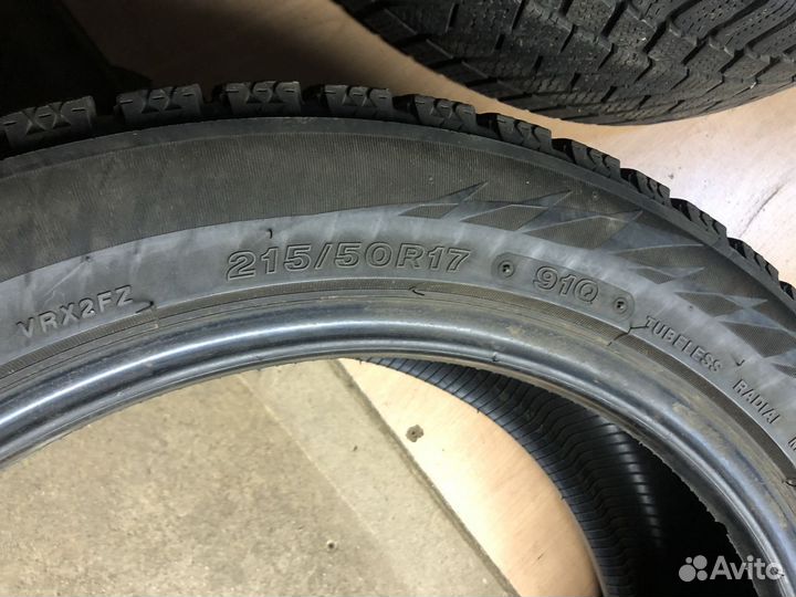Bridgestone Blizzak VRX2 215/50 R17