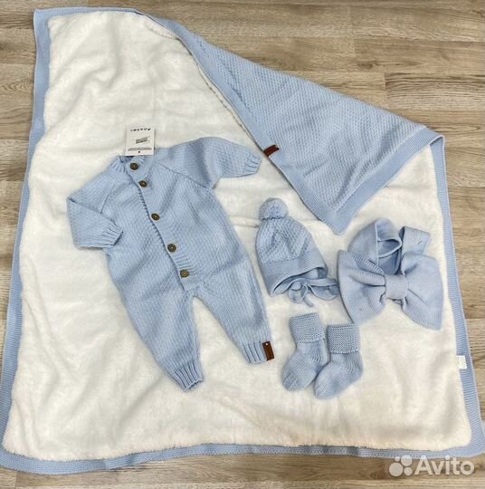 Вязанный комплект на выписку