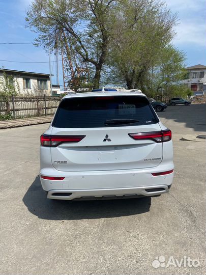 Mitsubishi Outlander 1.5 CVT, 2023, 13 000 км