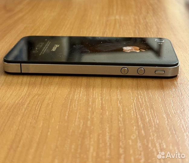 iPhone 4 A1332 работает, зарядку держит