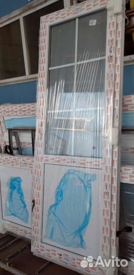 Дверь пластиковая новая