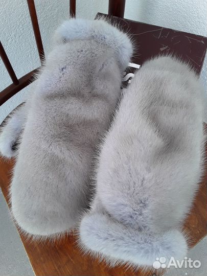 Норковые варежки новые