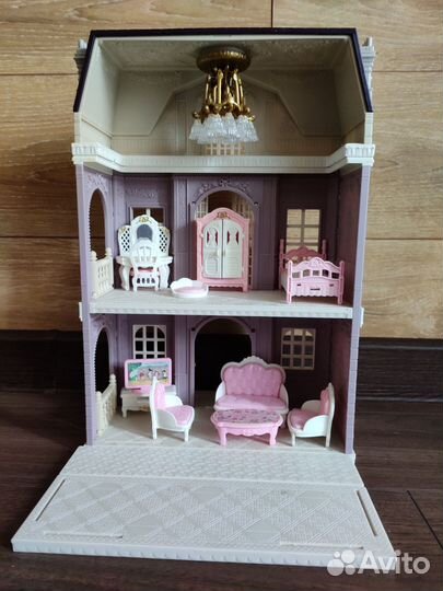Кукольный домик с мебелью
