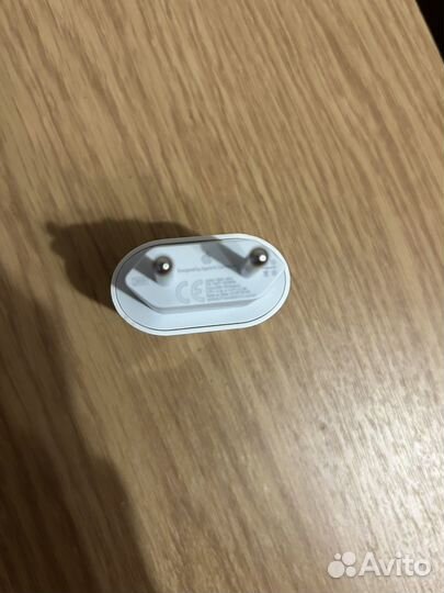 Оригинальная зарядка на iPhone