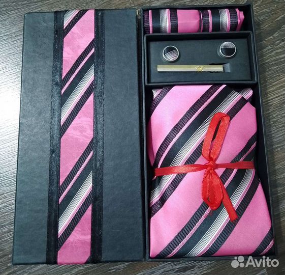Набор галстуков