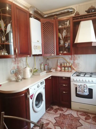 4-к. квартира, 76 м², 1/3 эт.