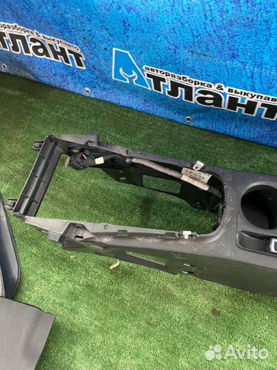 Подлокотник Opel Astra J A14XER 2011