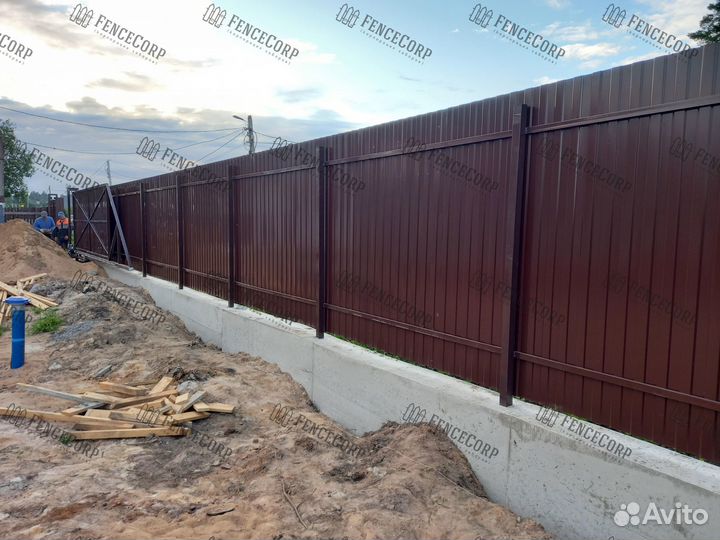 Забор из профнастила для дома 2 м. 0.45 мм