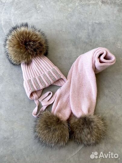 Шапка и шарф со стразами