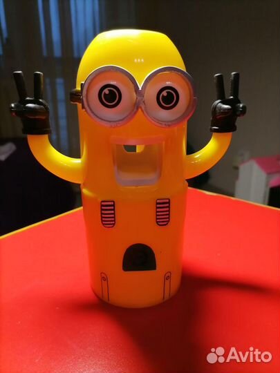 Дозатор для зубной пасты