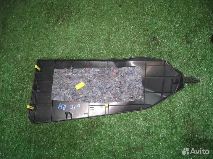 Накладка консоли передняя правая Toyota Auris E18