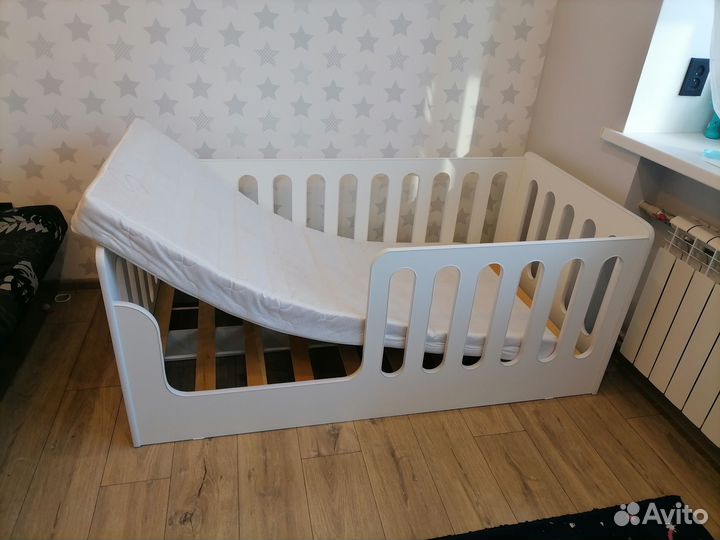 Детская кровать б/у от 3 лет с матрасом