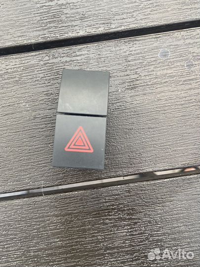 Кнопка аварийной сигнализации skoda rapid 1