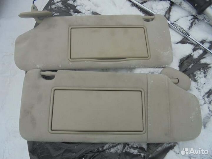 Козырек солнцезащитный Toyota Avensis AZT251