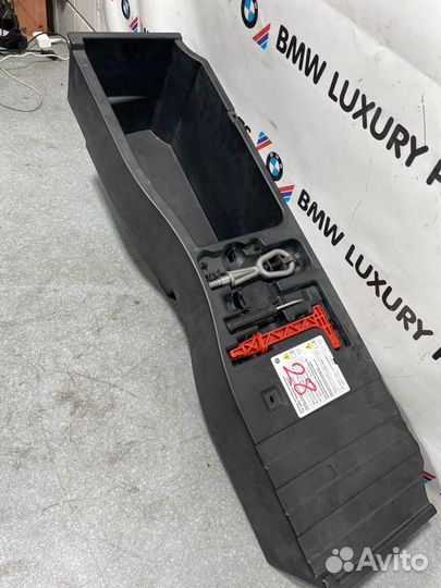 Корпус ящик крышка акб в багажном отсеке Bmw X5