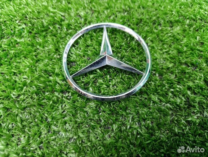 Эмблема крышки багажника Mercedes-Benz C W203