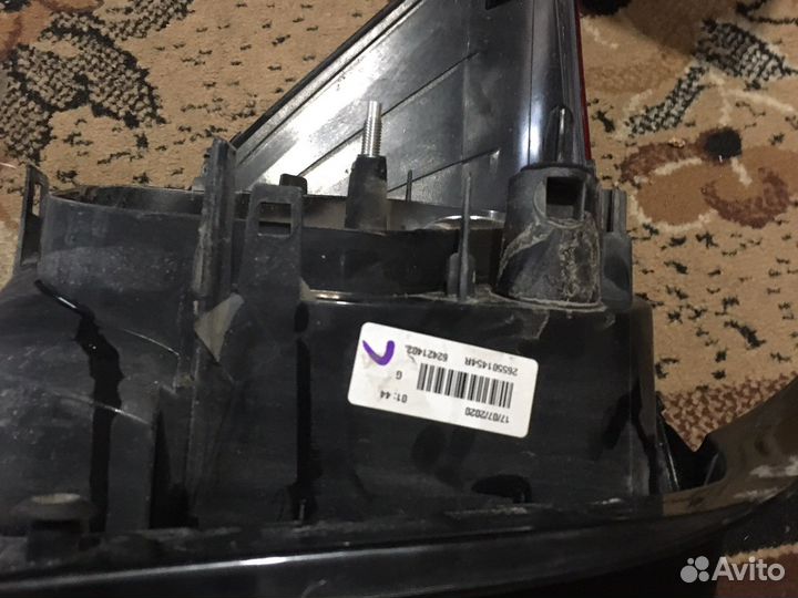 Задняя фара правая на renault logan 2 треснутая