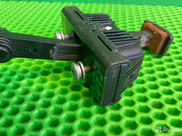 Ограничитель двери передний левый Bmw X5 E70