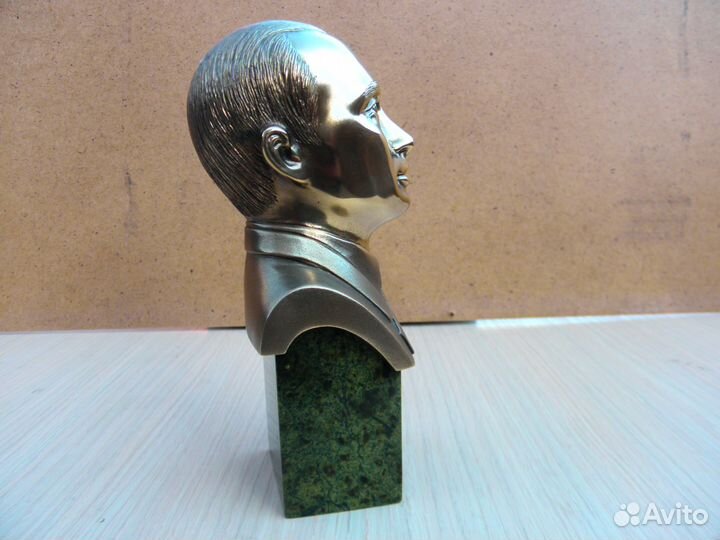 Каслинское литье(Бюст Путина)