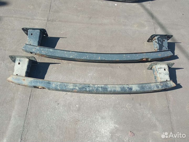 Усилитель заднего бампера Ford Focus 2